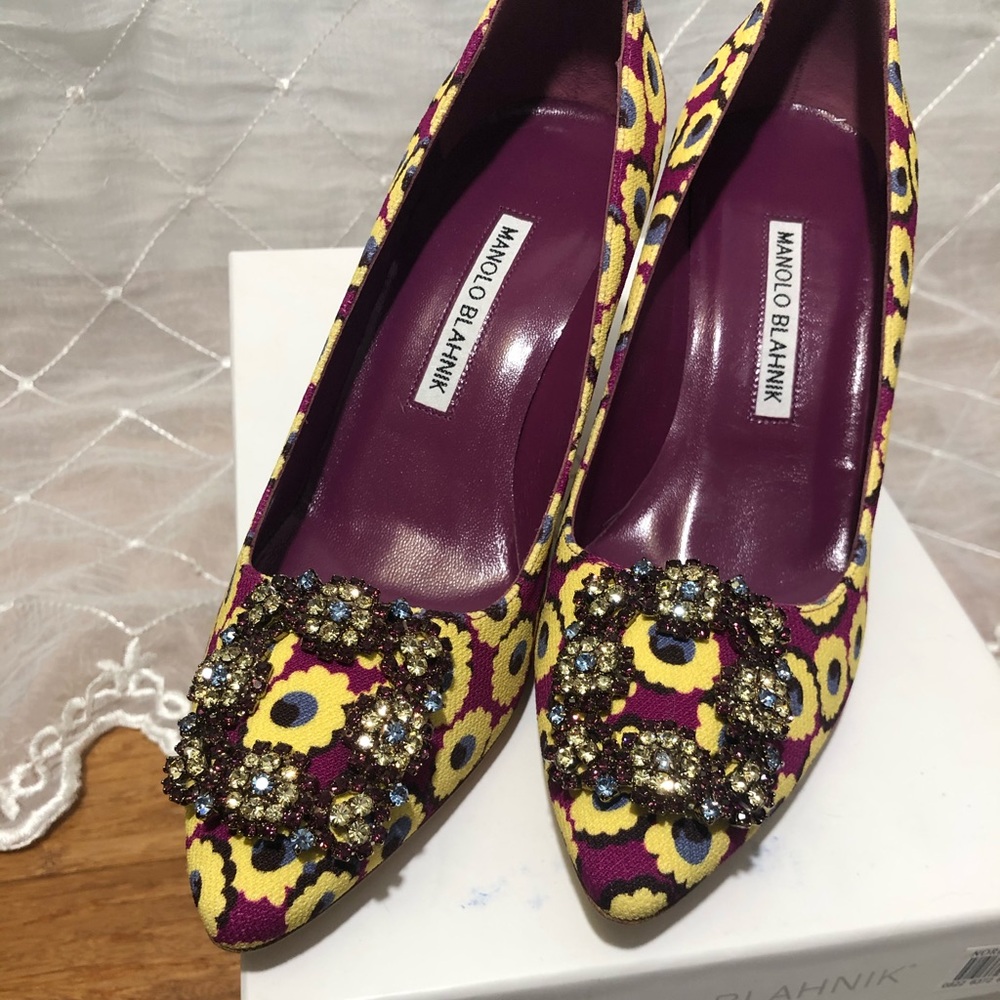 ❌SOLD❌Manolo Blahnik Hangisi Crystal-Buckle 70mm